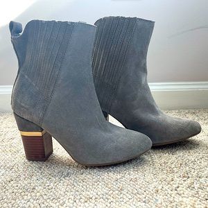 New w/out Tags or Box Women’s Lucca Lane Leather Gray Boots with Gold Size 6